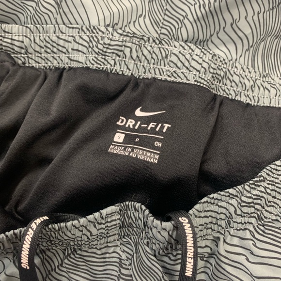 Nike Dri-Fit running shorts - Picture 4 of 4